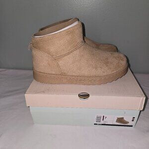 SO Lupita Women's Cozy Mini Boots, Size 7, New in Box